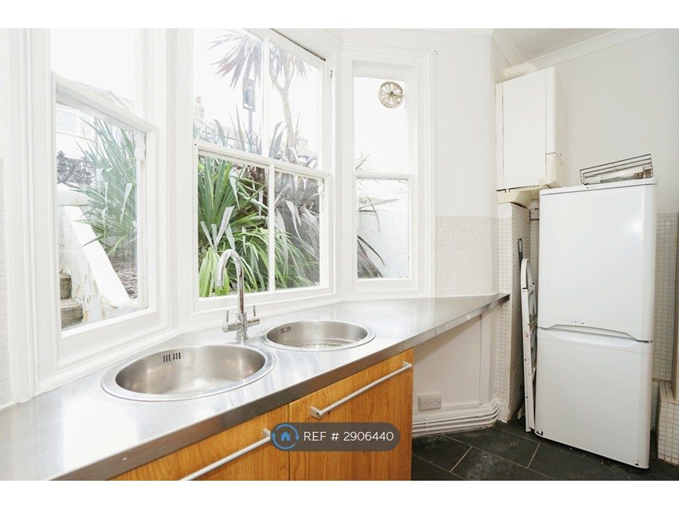 Property photo 2 of 20 Kitchen