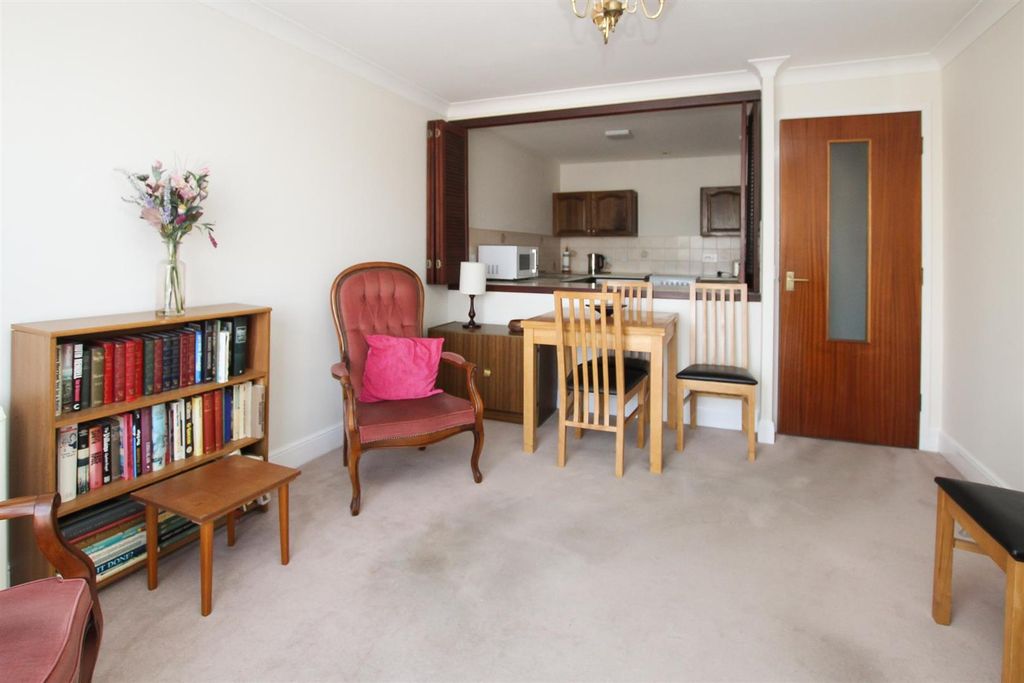 Property photo 3 of 6 Flat3Central25-3.Jpg