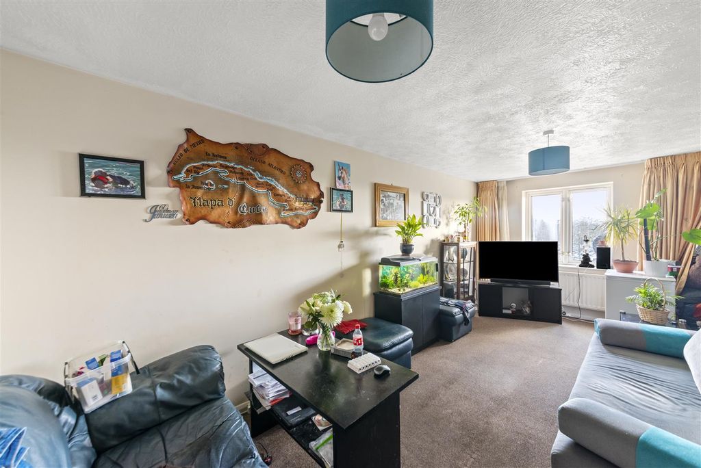 Property photo 2 of 10 3