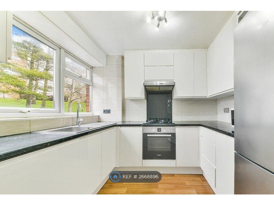 Property photo 3 of 12 Family Kitchen