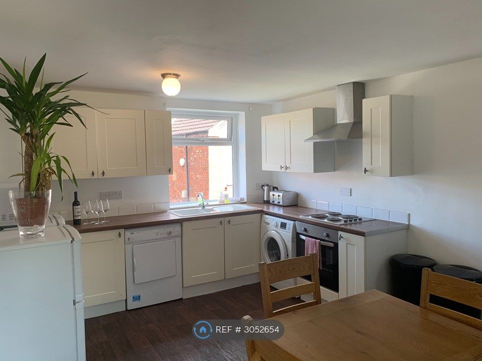 Property photo 1 of 7 Shared Kitchen