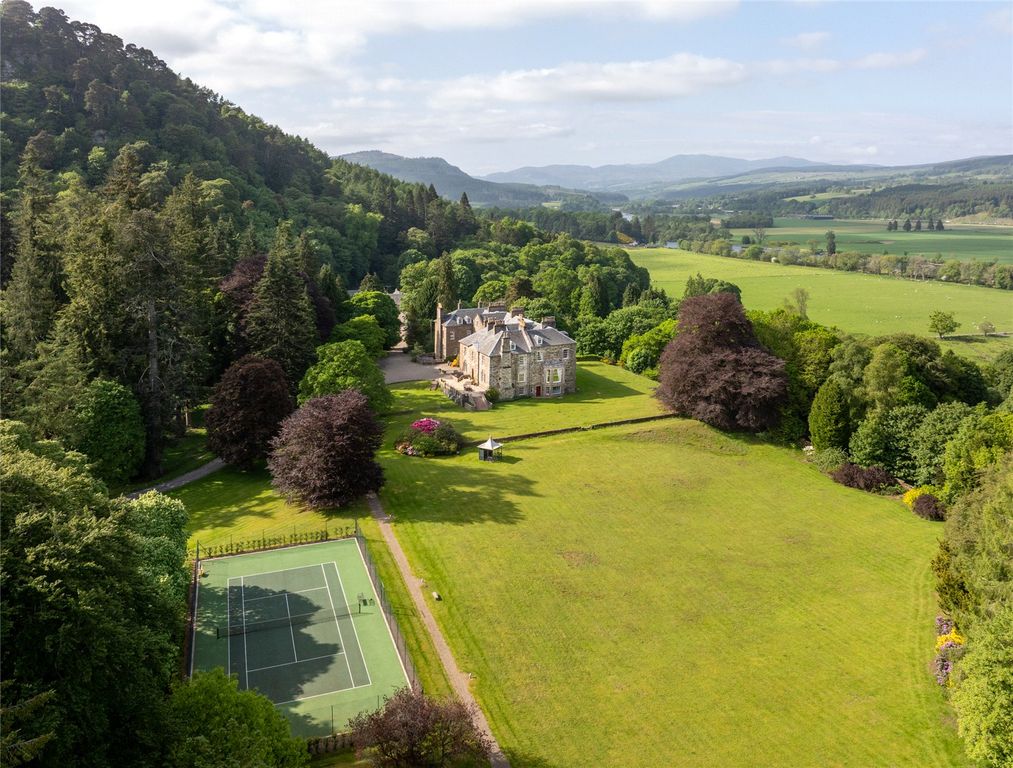 Property photo 1 of 33 Kinnaird Estate