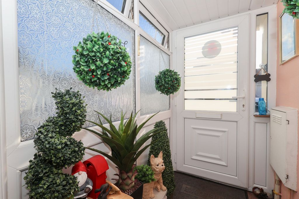 Property photo 3 of 13 Entrance Porch