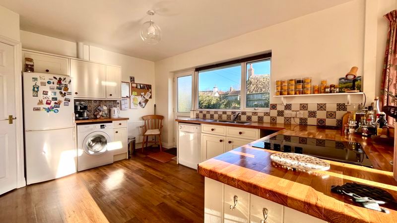 Property photo 3 of 25 Kitchen