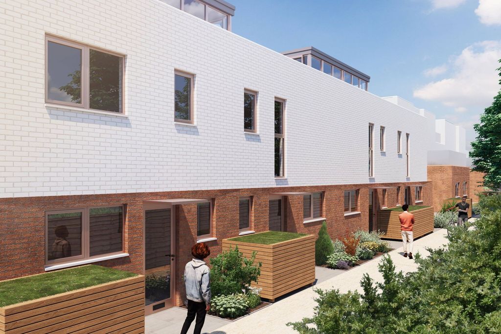 Property photo 3 of 11 Land And Garages Rear Of 10 Chingford Mount Road, London E4 9Ab