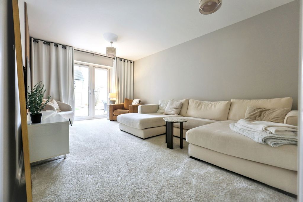 Property photo 3 of 25 Img_2336_1762348738832.Jpeg