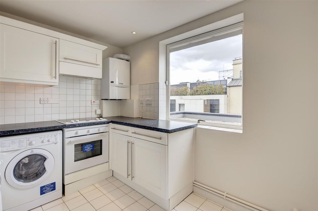 Property photo 3 of 7 Kitchen