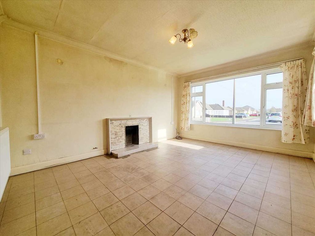 Property photo 2 of 8 Lounge: