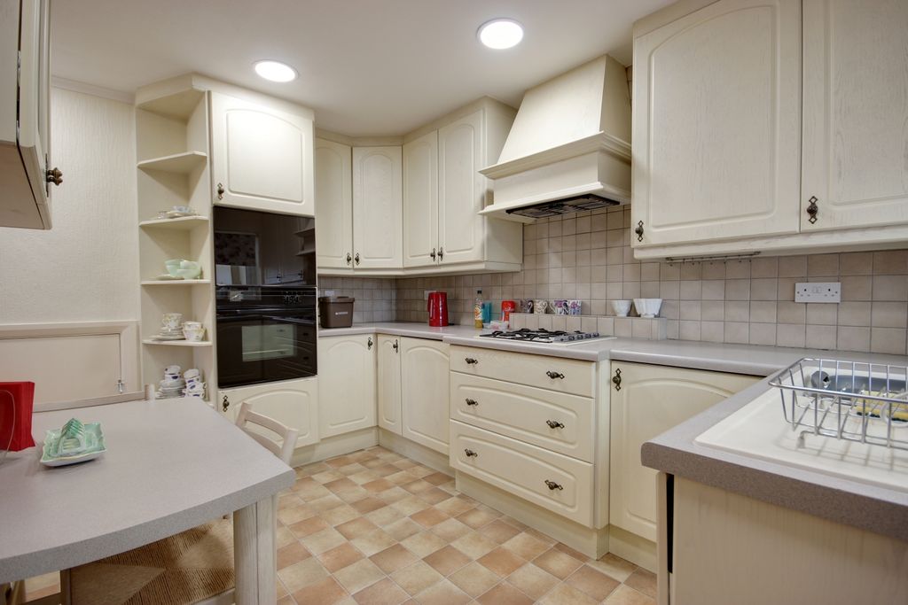 Property photo 3 of 18 1 Kit Din A