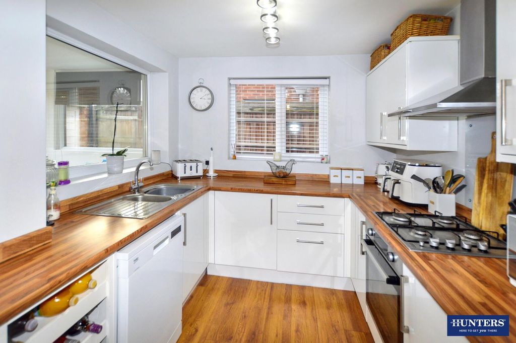 Property photo 3 of 13 Kitchen