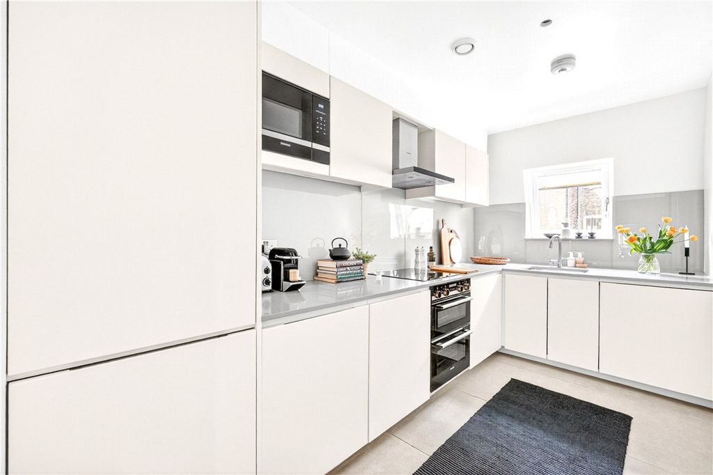 Property photo 3 of 15 Kitchen