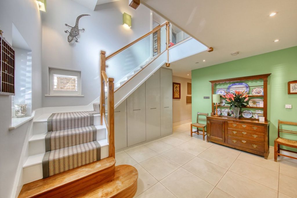 Property photo 2 of 23