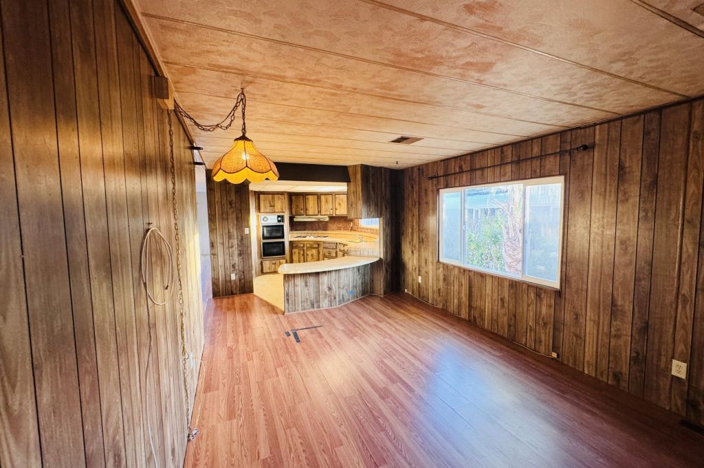 Property photo 3 of 6 <Alttext/>