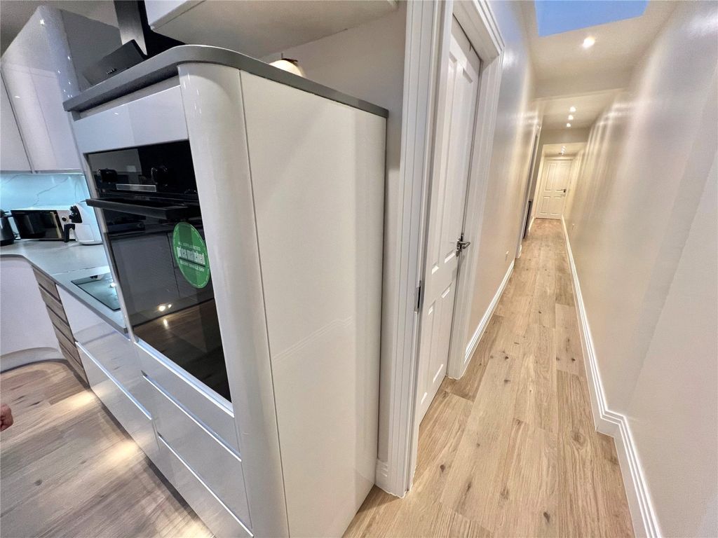 Property photo 3 of 30 Picture No. 01