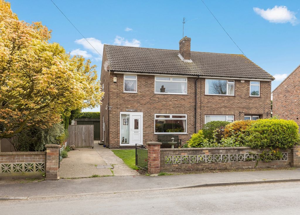 Property photo 1 of 20 House Front