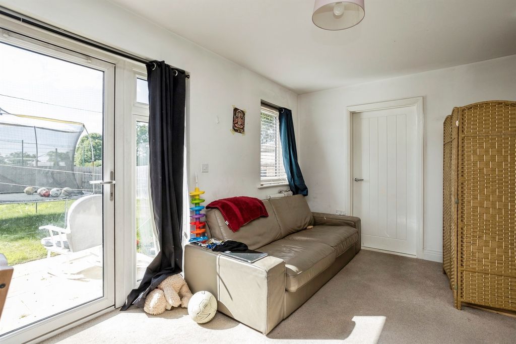 Property photo 3 of 17