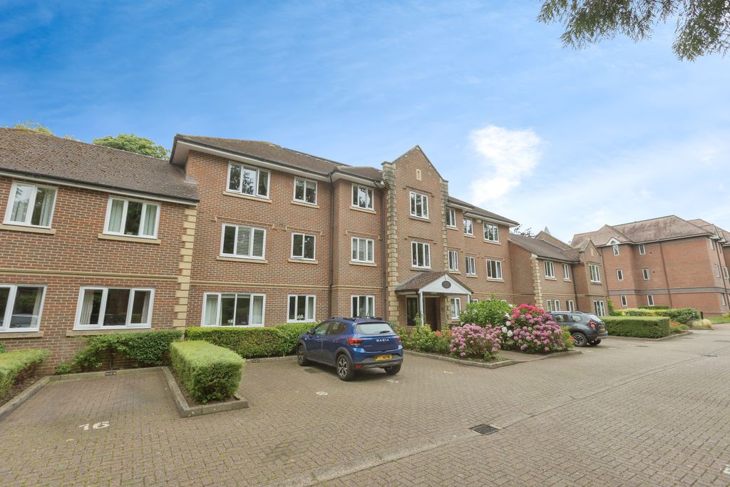 Property photo 1 of 8 Front