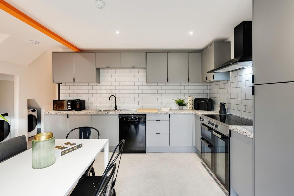 Property photo 3 of 14 3.Jpg