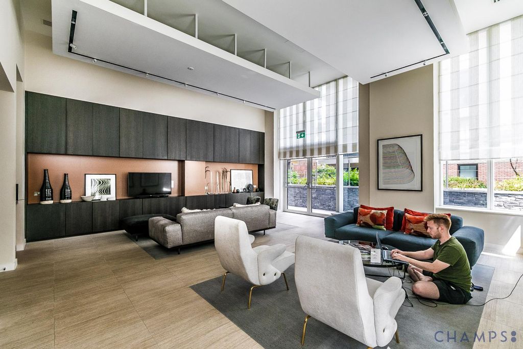 Property photo 1 of 16 Luxury 2 Bedroom Apartment