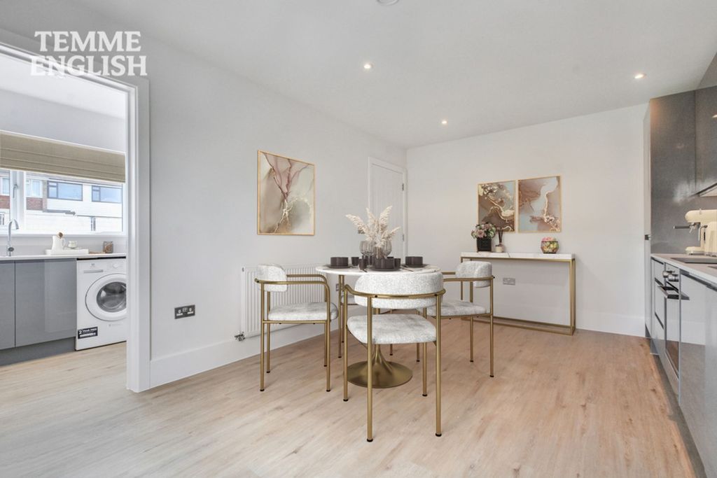 Property photo 3 of 24