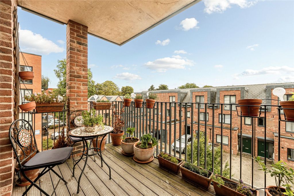 Property photo 1 of 9 Balcony