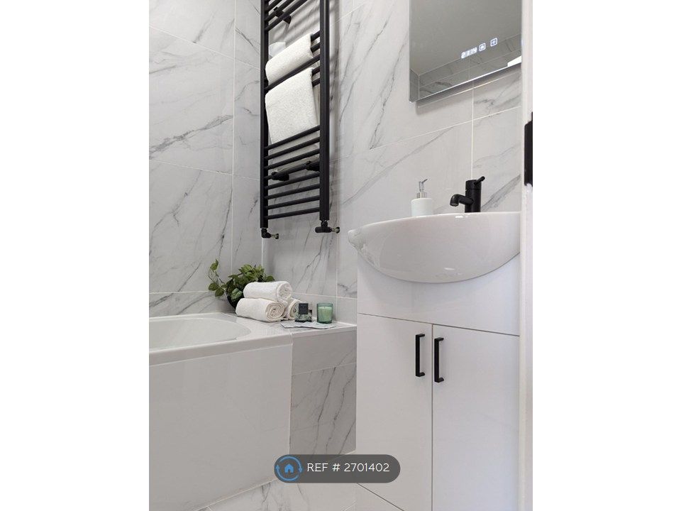 Property photo 3 of 24 3 Piece Bathroom