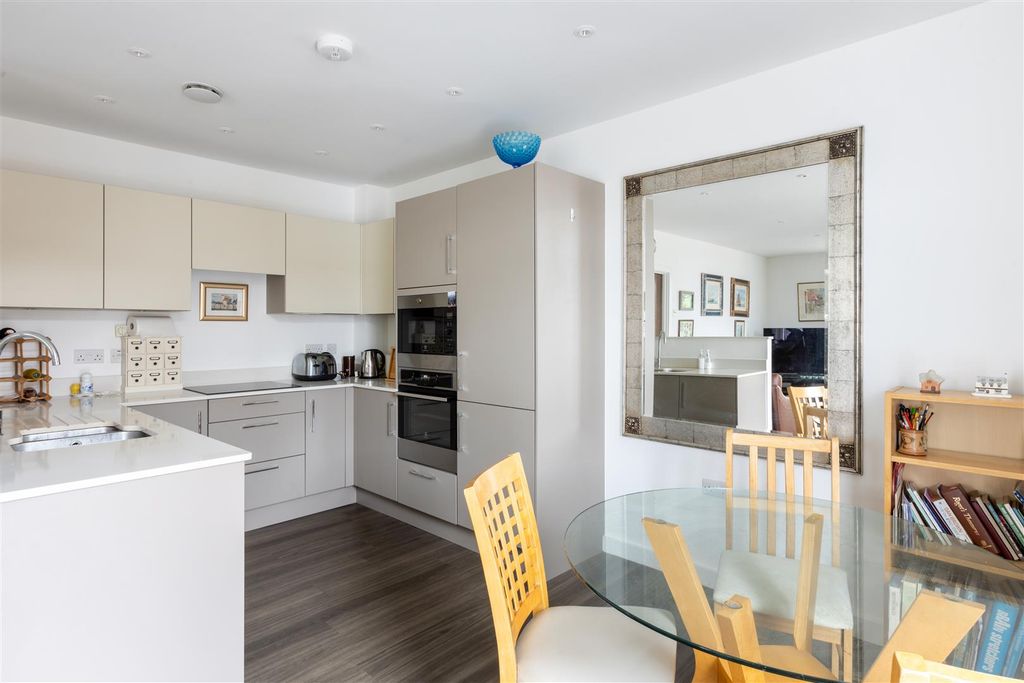 Additional image 7 of 2 bed flat for saleChurch Road, Haywards Heath RH16