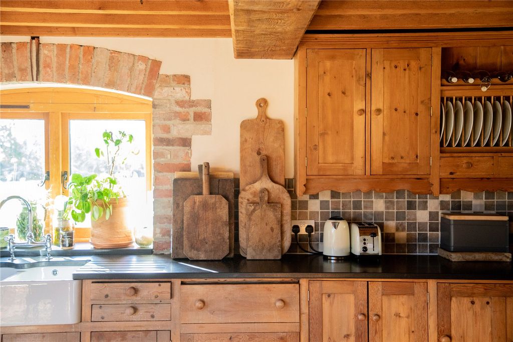 Property photo 3 of 23 Kitchen