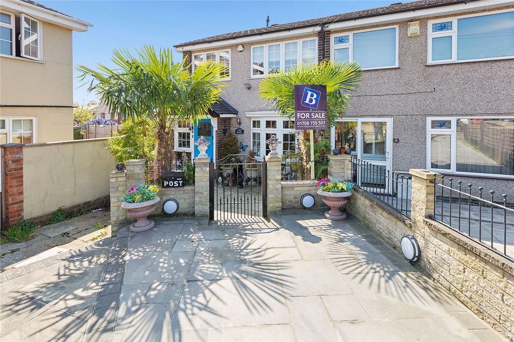 Property photo 1 of 17 Exterior