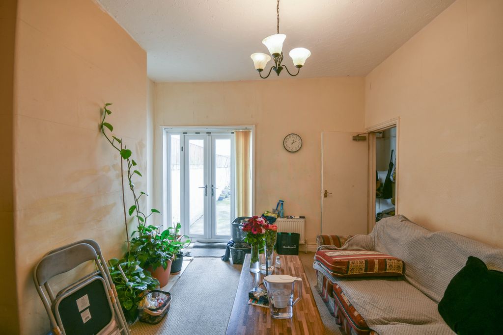 Property photo 2 of 23