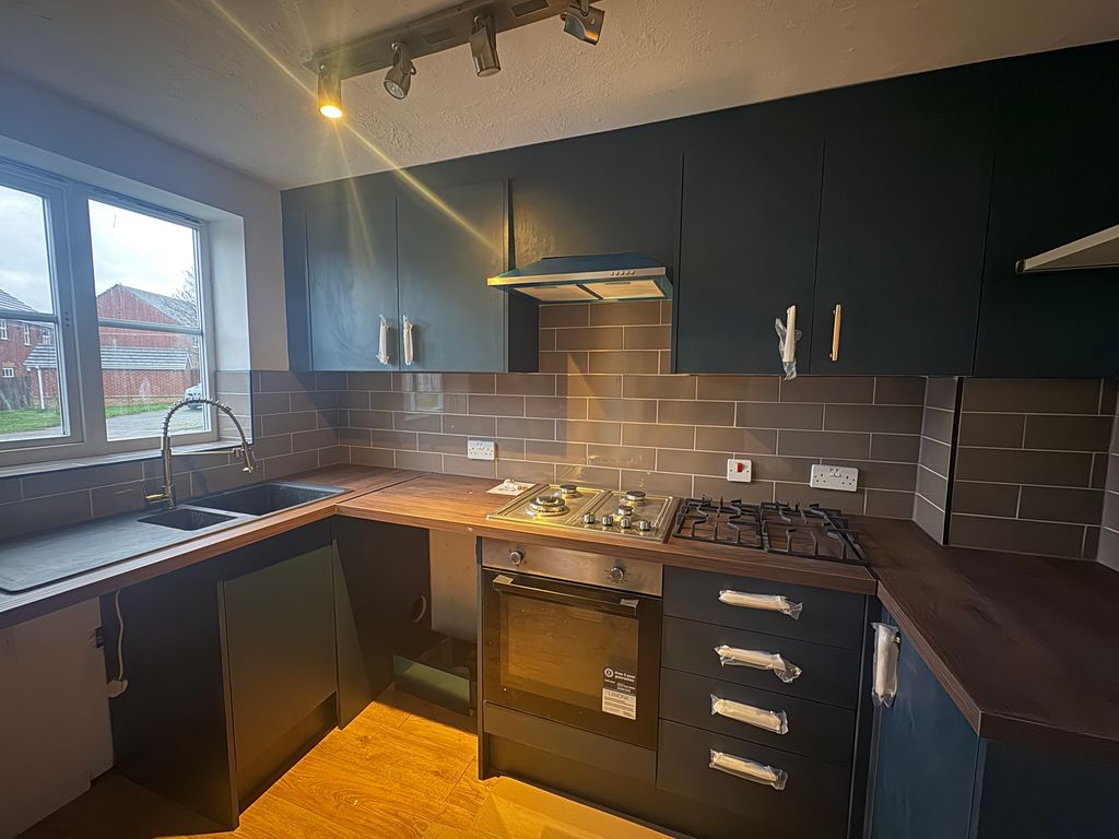 Property photo 3 of 7 Kitchen