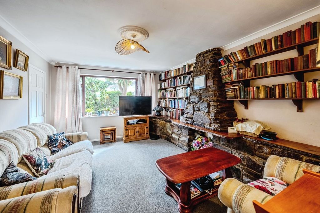 Property photo 2 of 19