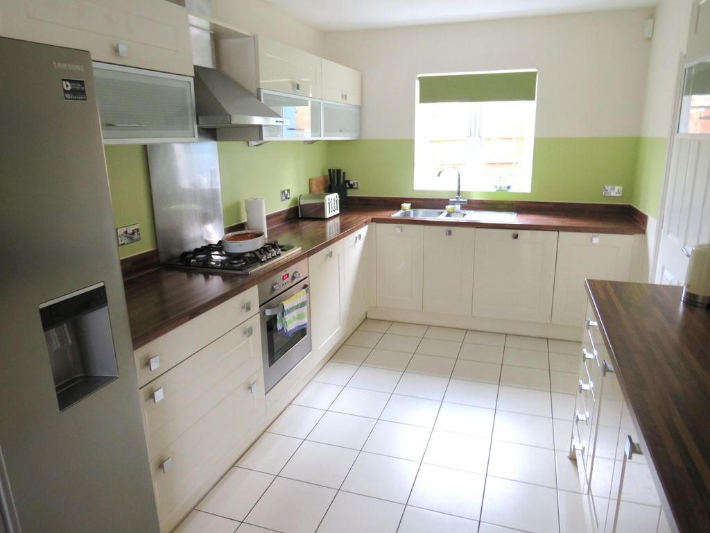 Property photo 1 of 11 Kitchen