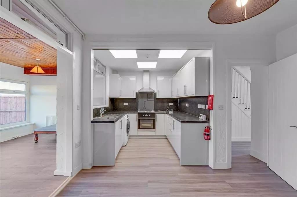 Property photo 3 of 7 Gallery