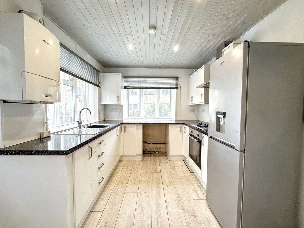 Property photo 2 of 11 Kitchen