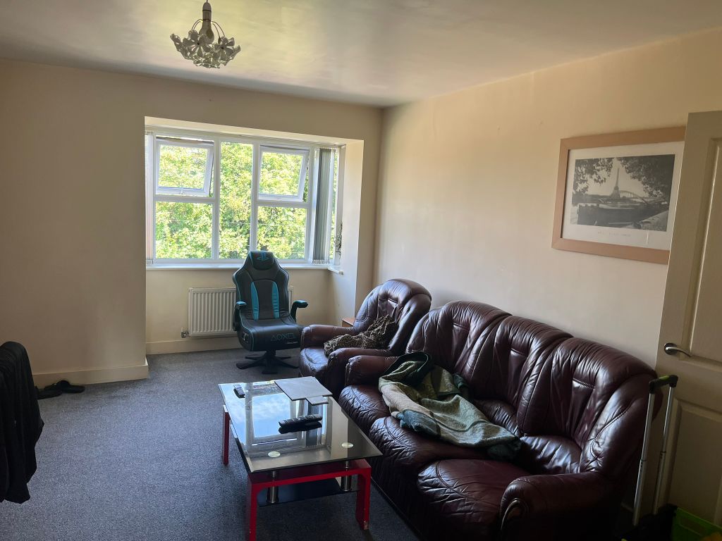 Property photo 2 of 6 Living Room