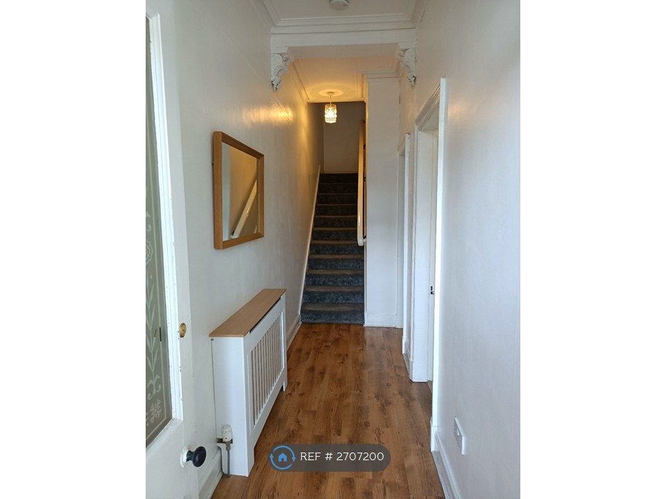 Property photo 2 of 24 Main Entrance Hall