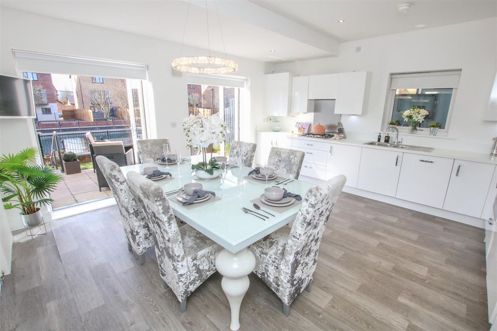 Property photo 3 of 36 Gorgeous Open Plan Dining Kitchen