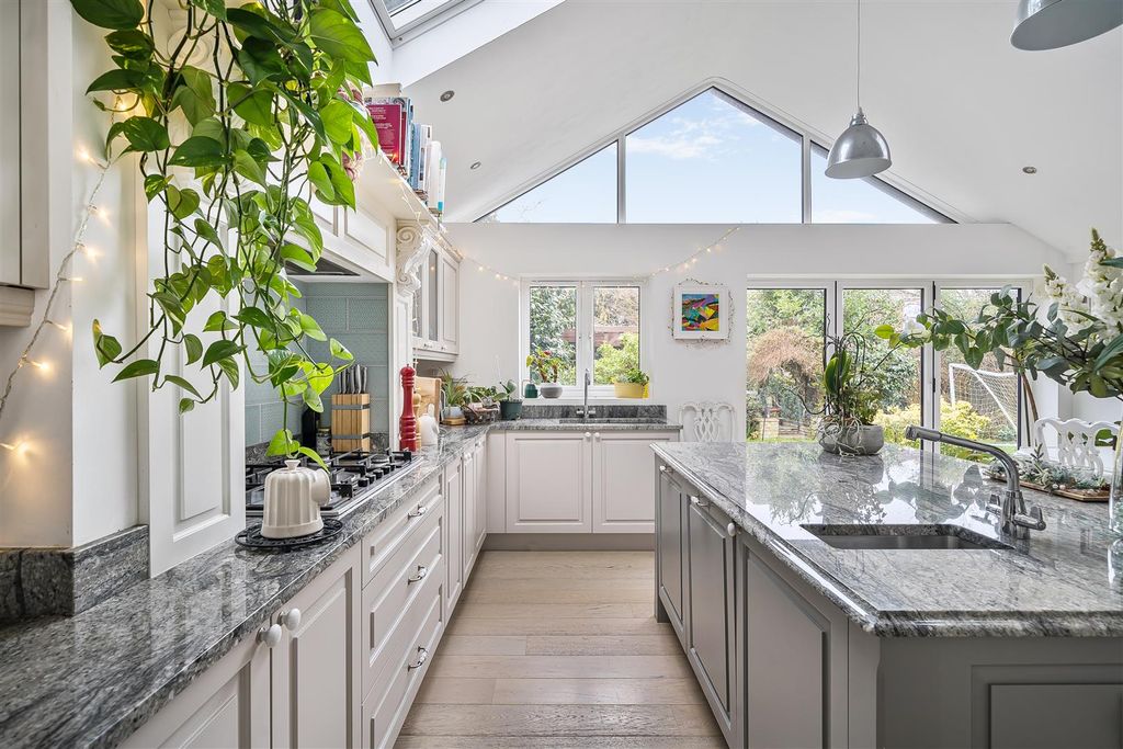 Property photo 1 of 18 Kitchen