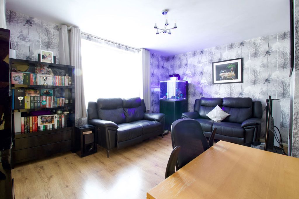Property photo 2 of 22
