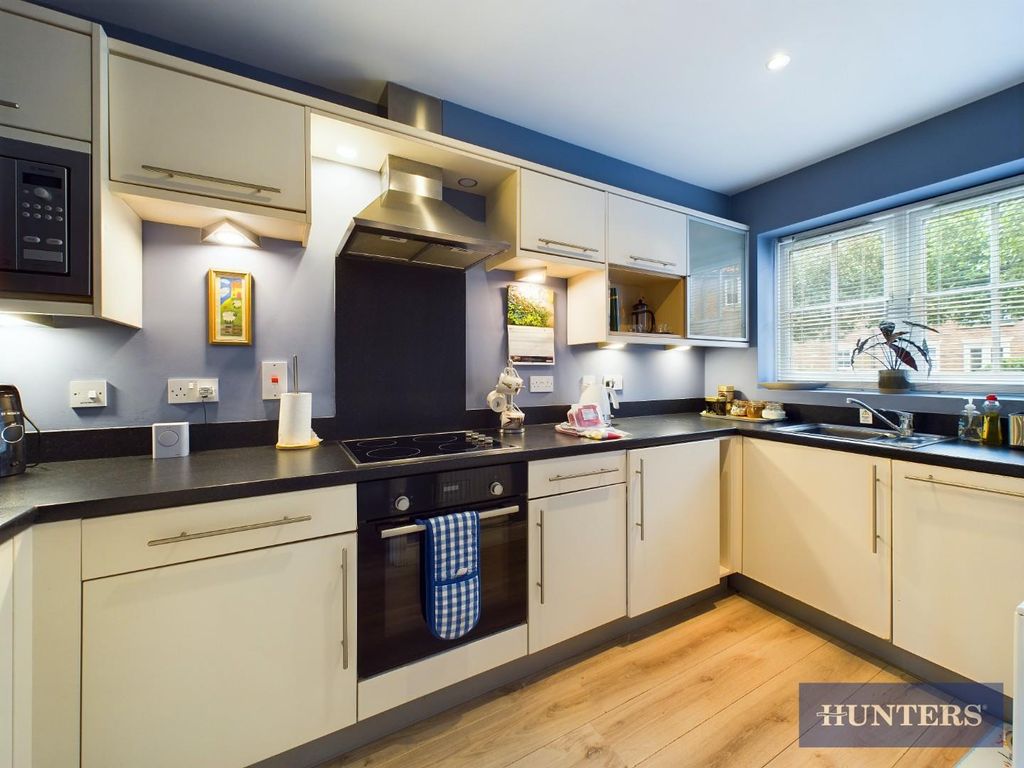 Property photo 3 of 20 Kitchen