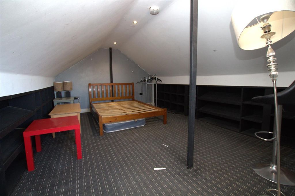 Property photo 2 of 9 Upstairs Loft Space