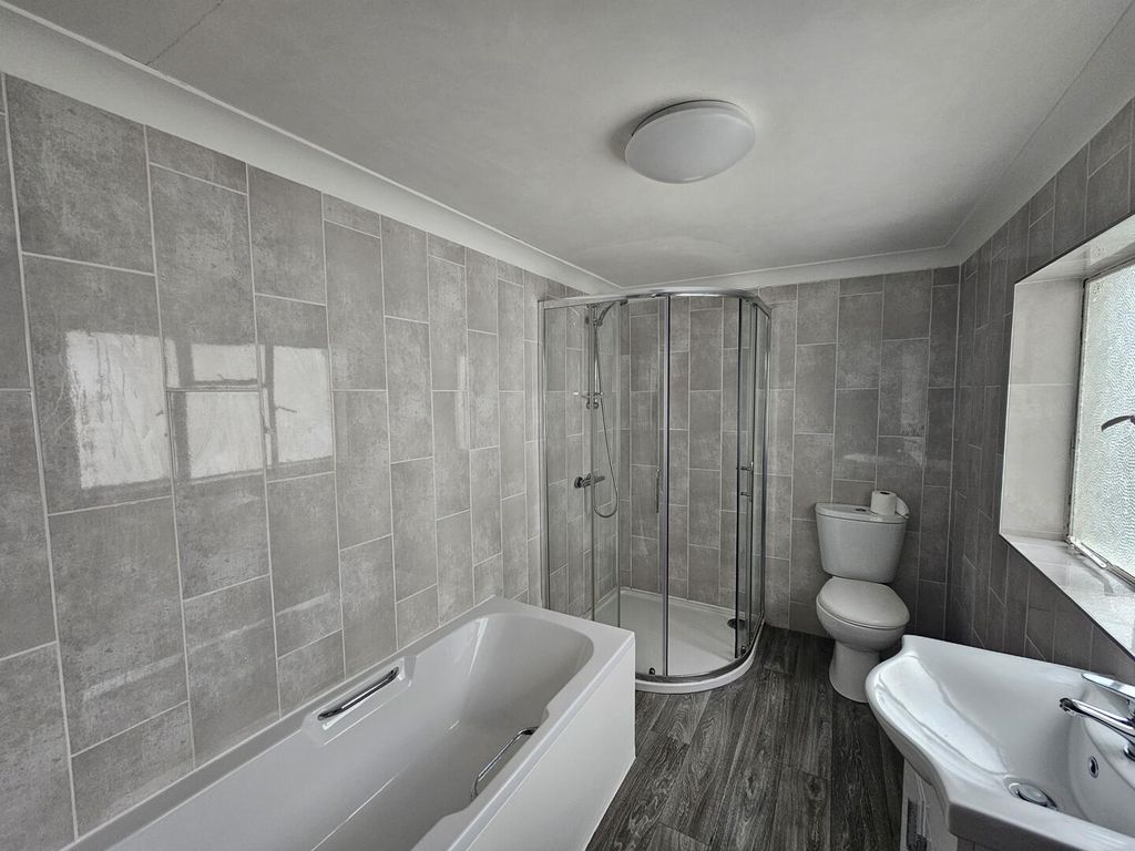 Property photo 3 of 5 Bathroom