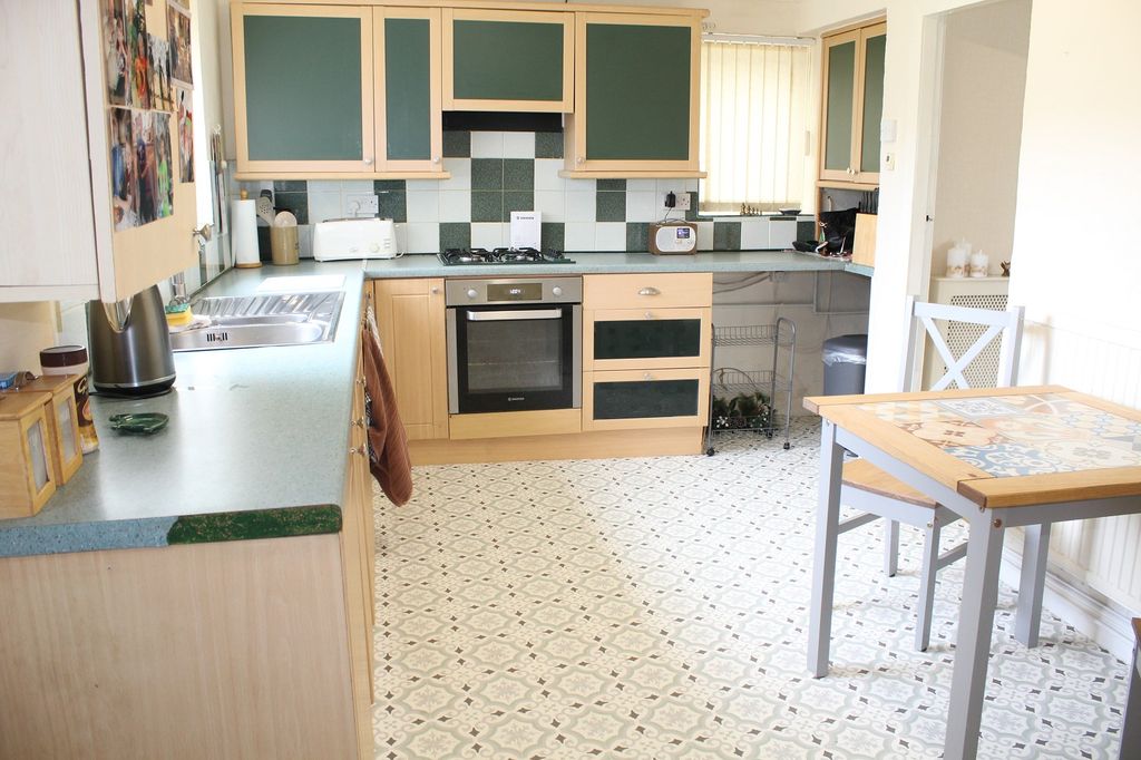 Property photo 3 of 10 Fitted Dining Kitchen