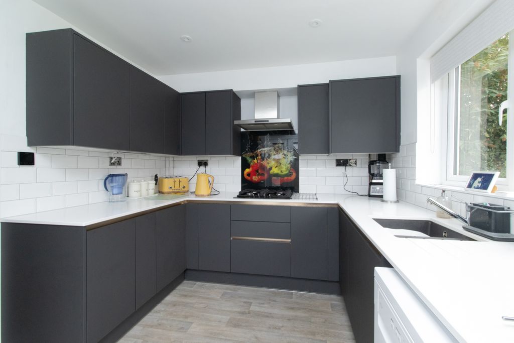 Property photo 3 of 13 Picture 3