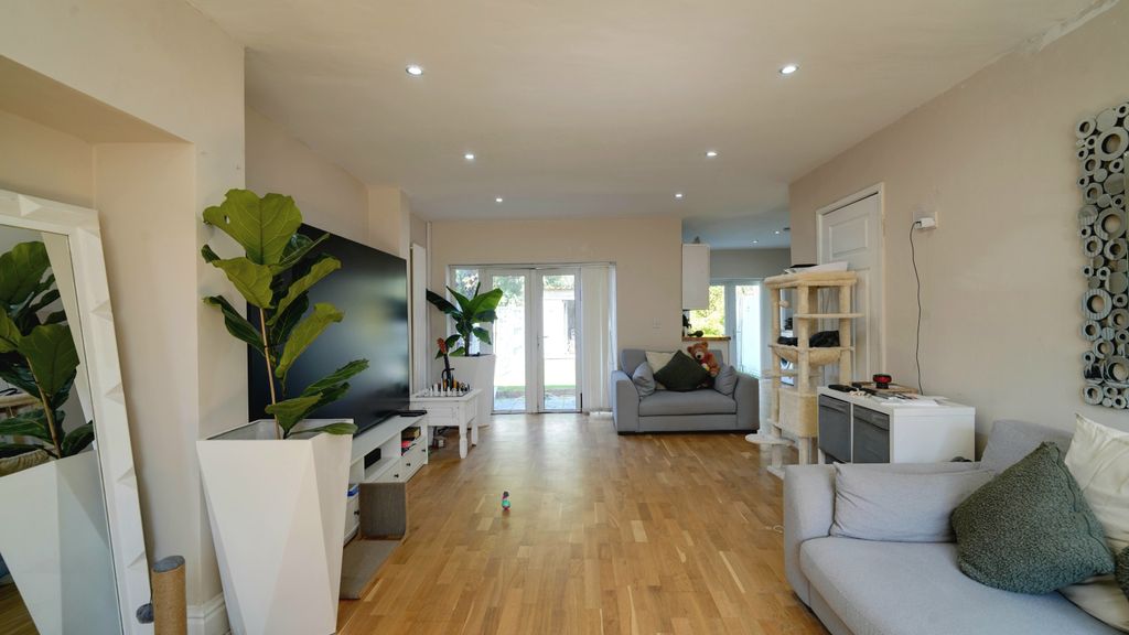 Property photo 3 of 29 Through Main Reception Room