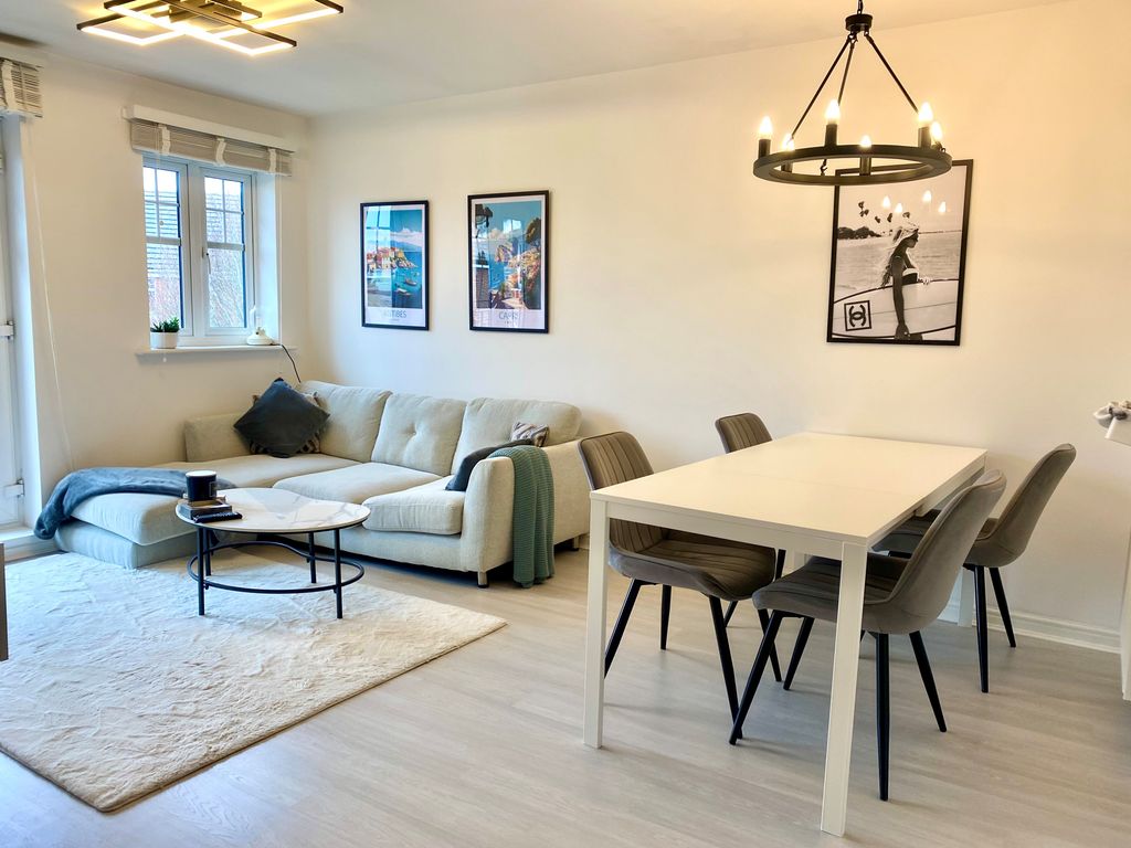 Property photo 3 of 10 Living Room