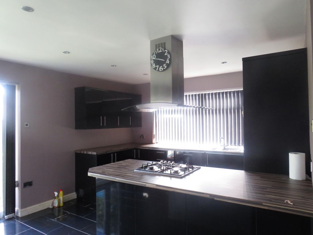 Property photo 2 of 12 Kitchen