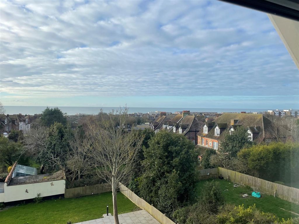 Property photo 2 of 10 Sea.Jpg