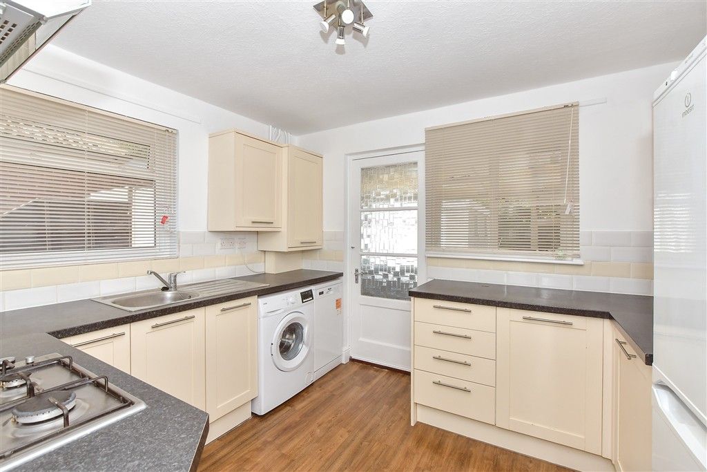Property photo 3 of 9 Kitchen